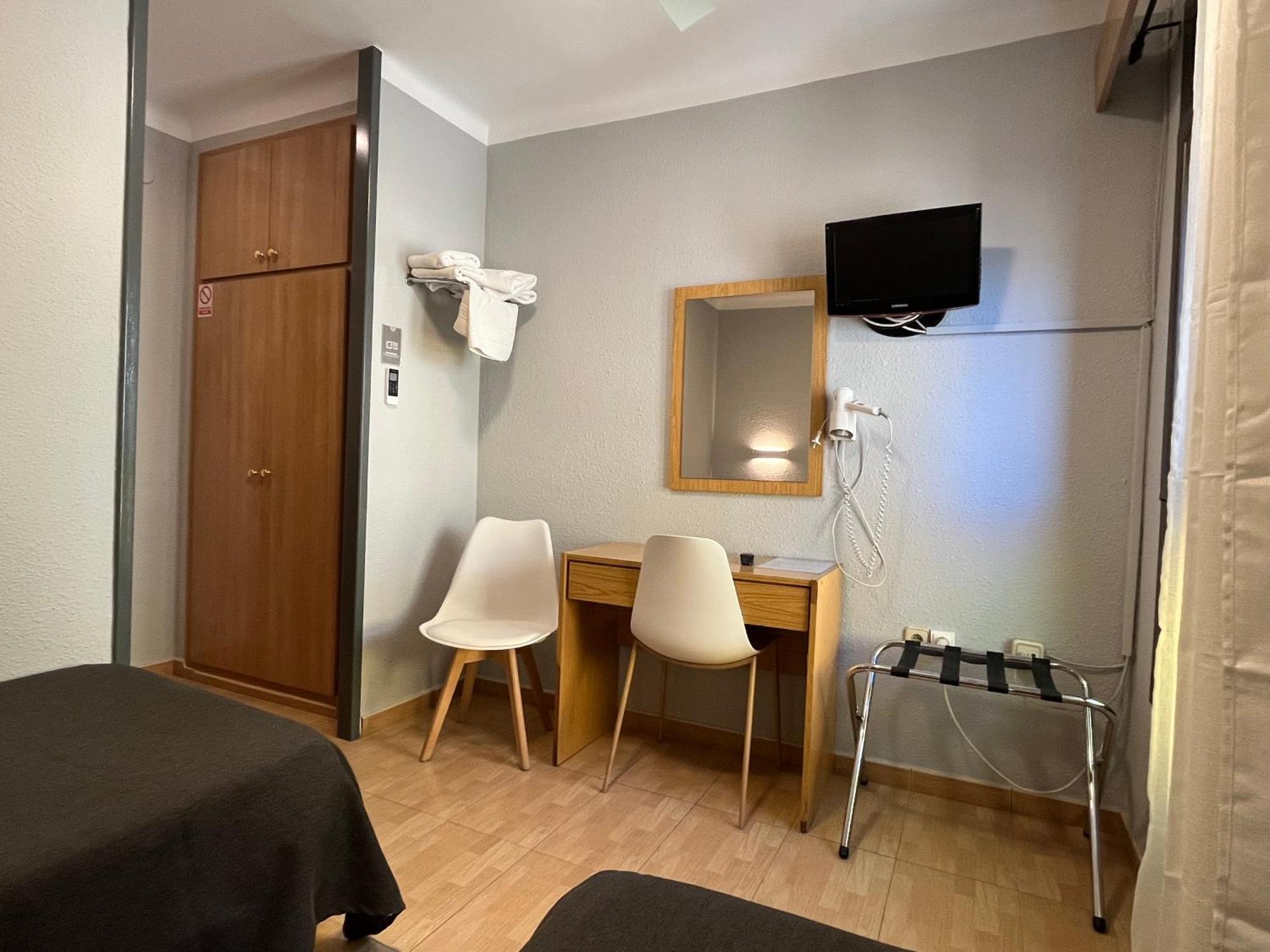Hostal Tarres Anglés Quarto foto