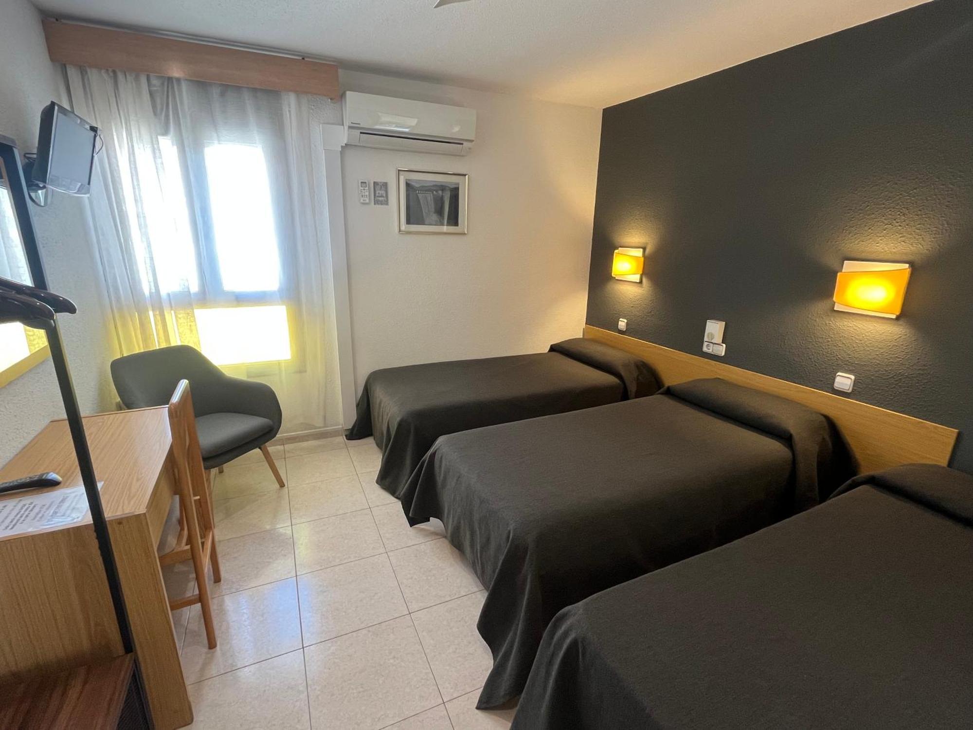Hostal Tarres Anglés Quarto foto